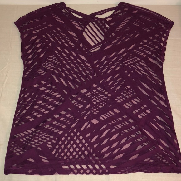 Amazing design workout shirt with plenty of air! - Picture 1 of 5